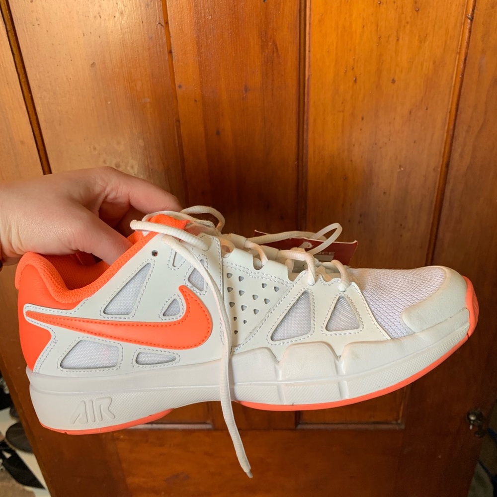 Women’s Air Vapor Advantage Nike Tennis Shoes NWT